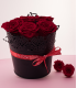 5 вечни рози в черна винтидж кашпа