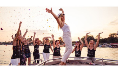 Подаръци, които ще вдигнат градуса на настроението за едно незабравимо моминско парти