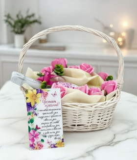 Подаръчна кошничка Честит празник за жена