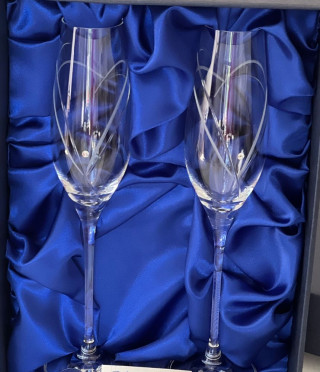 Луксозен комплект сватбени чаши