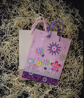 Подаръчна торбичка бяла с кант в каре