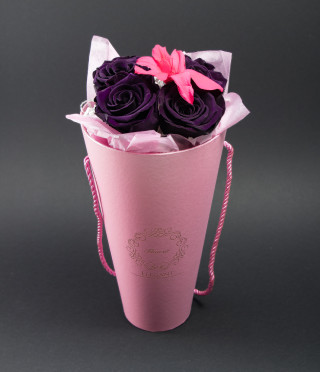 Подарък с вечни рози и орхидея