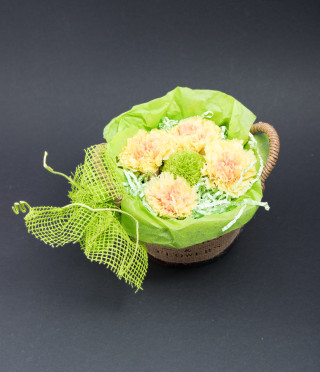 Панерче с вечни карамфили и хризантема