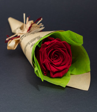 Букетче с едноцветна вечна роза