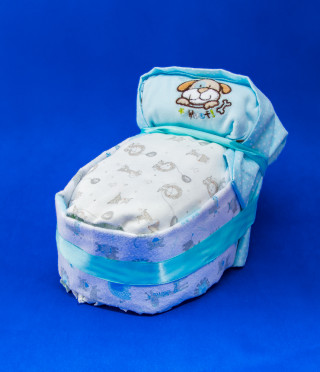 Количка от памперси за момченце