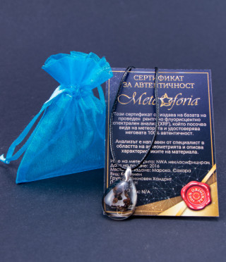 Медальон капка с парченце от истински метеорит