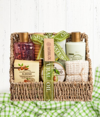 Козметичен комплект Natural Oil с бадем, авокадо и шипка