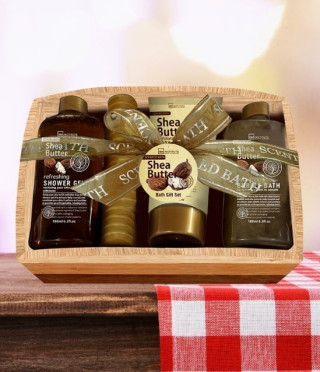 Gift set with Shea butter in a wooden box