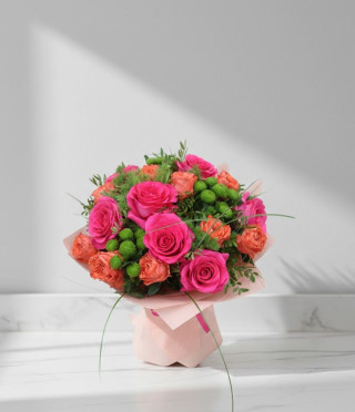 Букет с рози и хризантеми