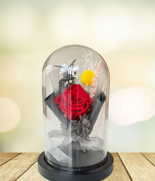 Букетче с вечна роза в стъклен купол