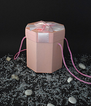 Луксозна розова многоъгълна кутия
