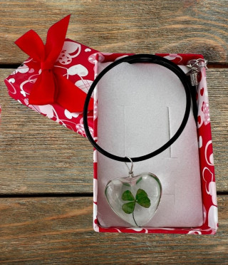 Медальон с истинска детелинка