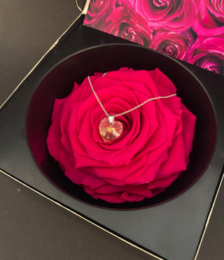 Луксозна вечна роза с бижу сърце