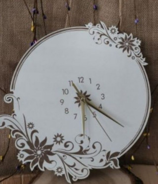 Стенен часовник с флорални мотиви