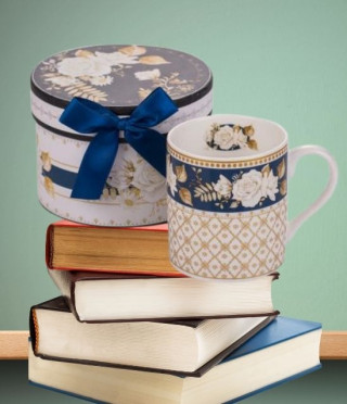 Бяла роза със син фон MUG класик
