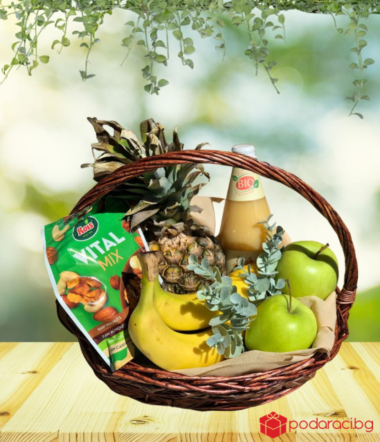 Кошница със сок, плодове и ядки