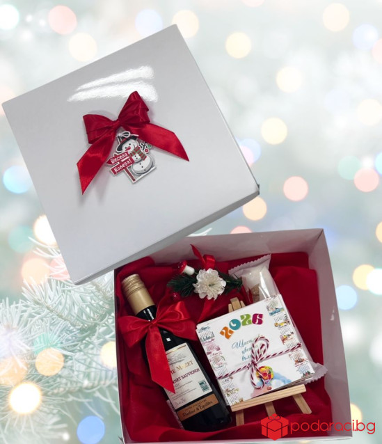 Коледен подаръчен комплект с настолен календар