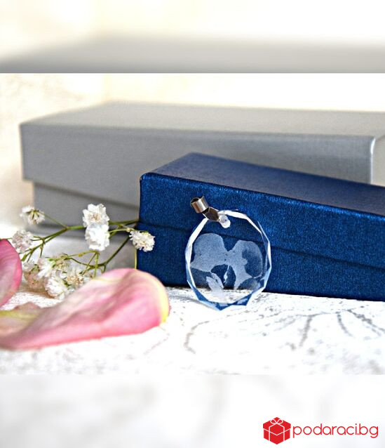 Кристален медальон