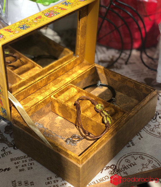 Целувката кутия за бижута