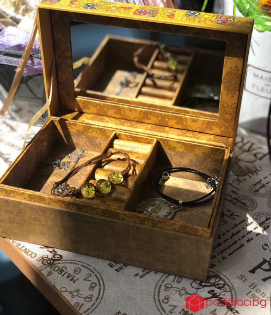 Целувката кутия за бижута