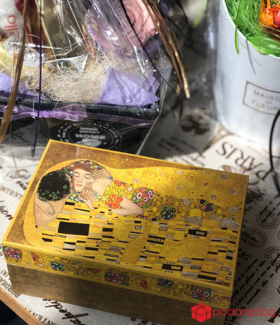 Целувката кутия за бижута