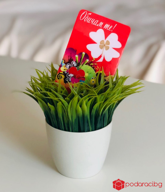 Любовна ламинирана картичка с вградена детелина