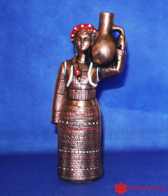 Бутилка вино Български фолклор, жена