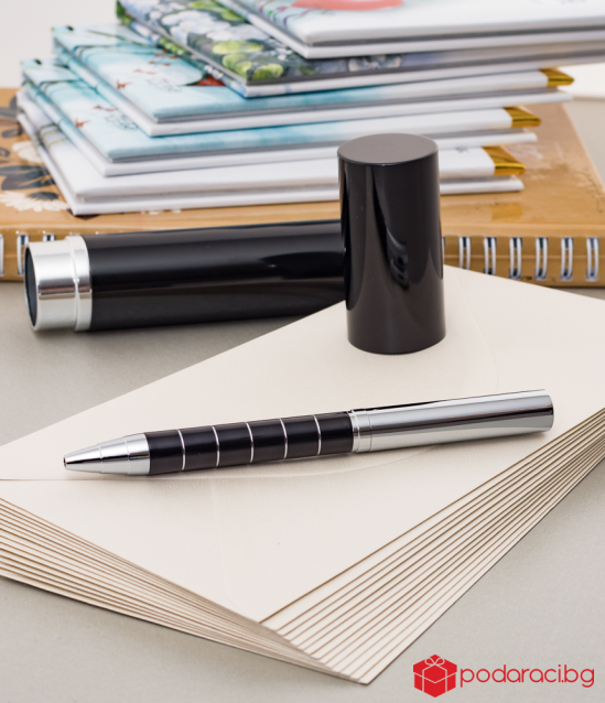 Гравирана луксозна химикалка в черен тубус
