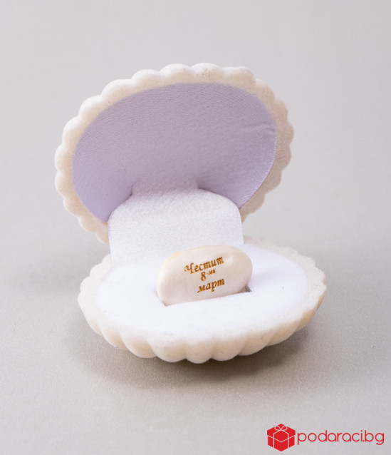 Кутийка с бобче Честит 8 март