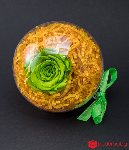 Вечна роза в цветна сфера