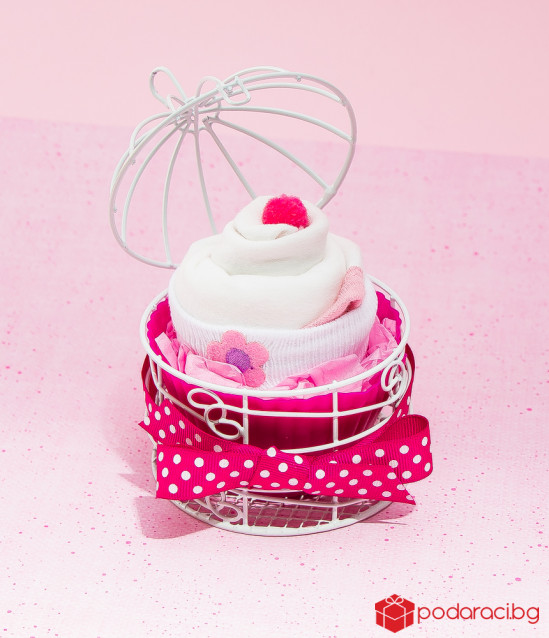 Мъфин за бебе момиче в метална клетка