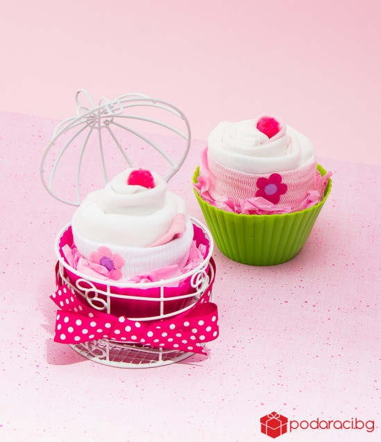 Мъфин за бебе момиче в метална клетка