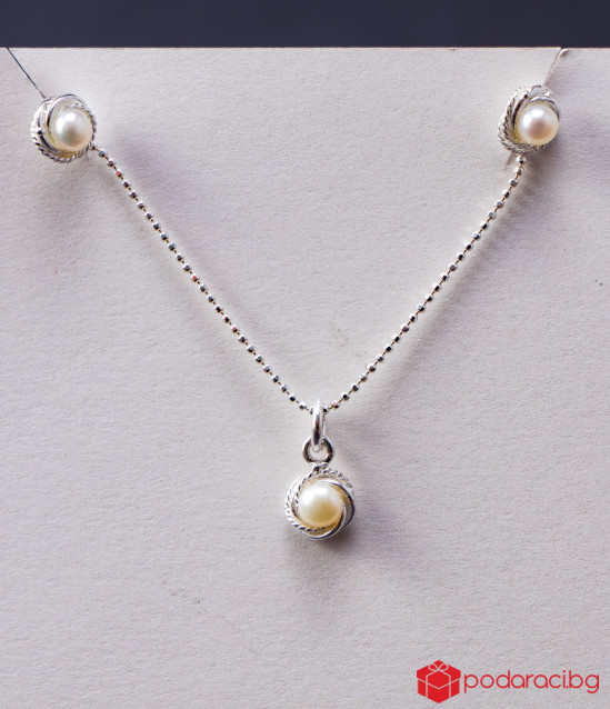 Silver Pearl set with necklace and earrings
