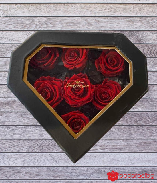 Червени вечни рози Love forever в черна кутия