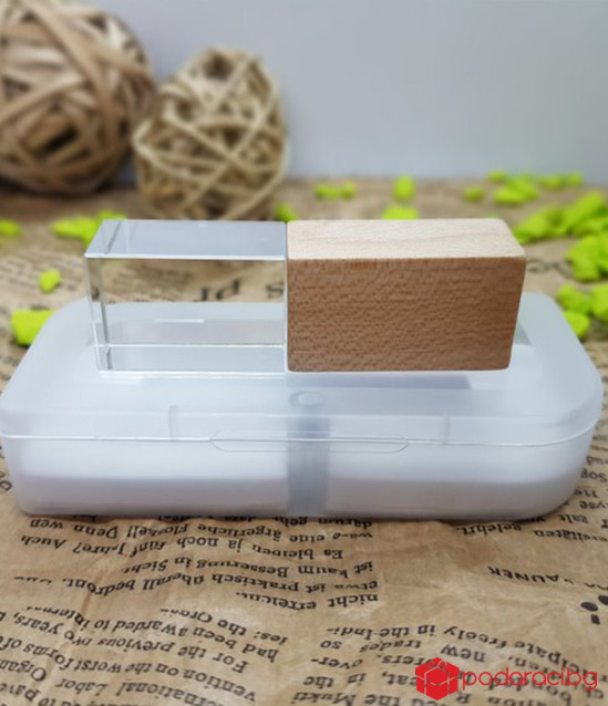 Персонализирана флаш памет кристал и дърво