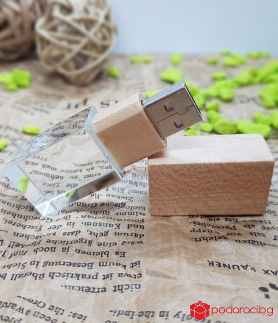 Персонализирана флаш памет кристал и дърво