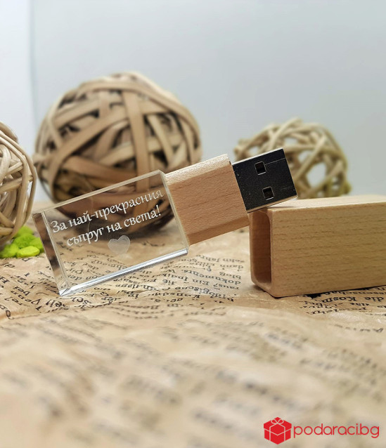 Персонализирана флаш памет кристал и дърво