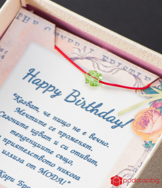 Дамска гривна с червен конец и зелена детелинка