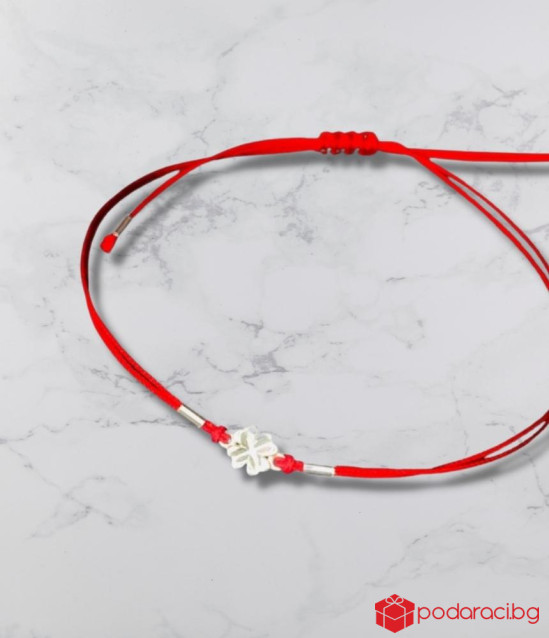 Гривна със сребърна детелинка