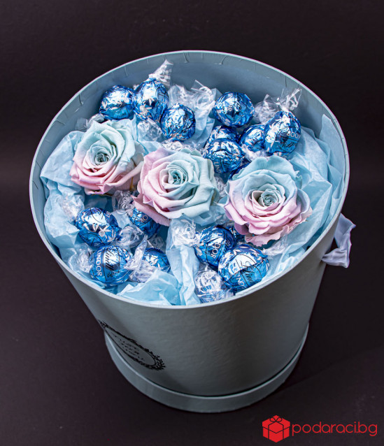 Just for you Blue вечни рози и бонбони