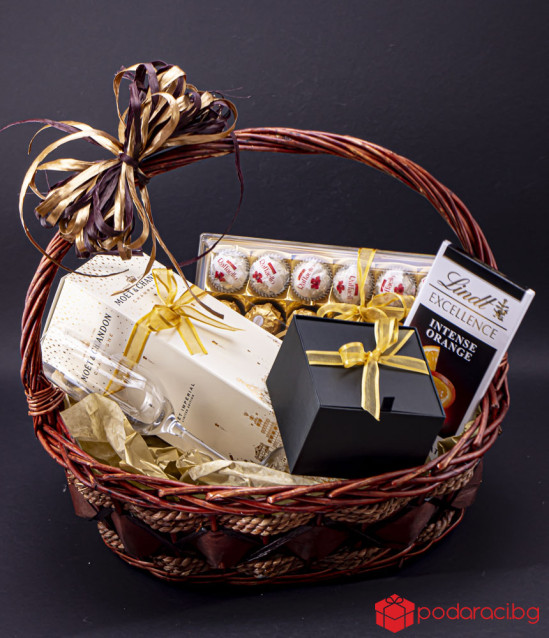 Персонализирана кошница Лукс MOET