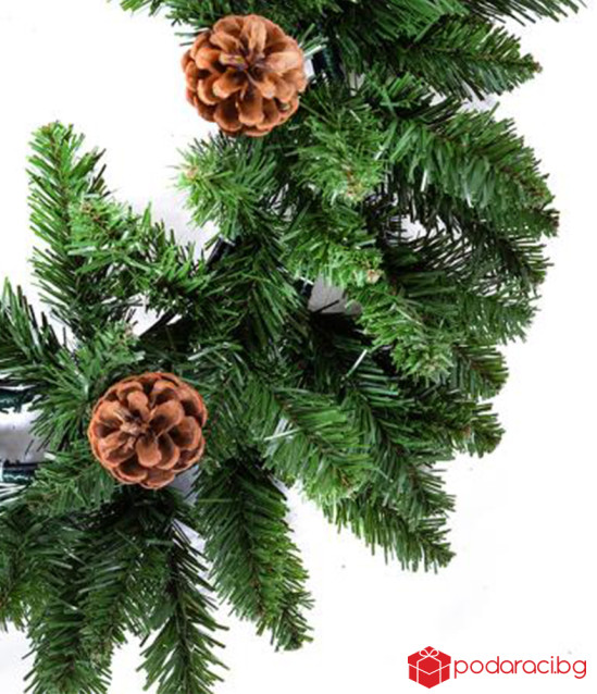 Коледен венец с естествени шишарки