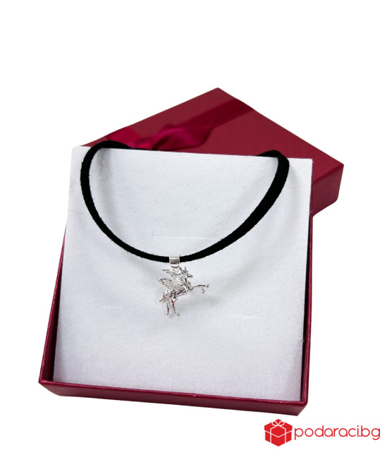 Колие с велурена връзка и сребърна висулка еднорог