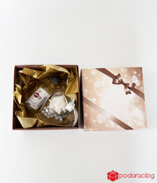 Подаръчен комплект с миниатюра вермут