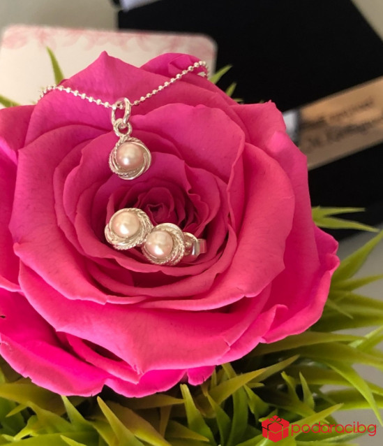 Silver Pearl set with necklace and earrings