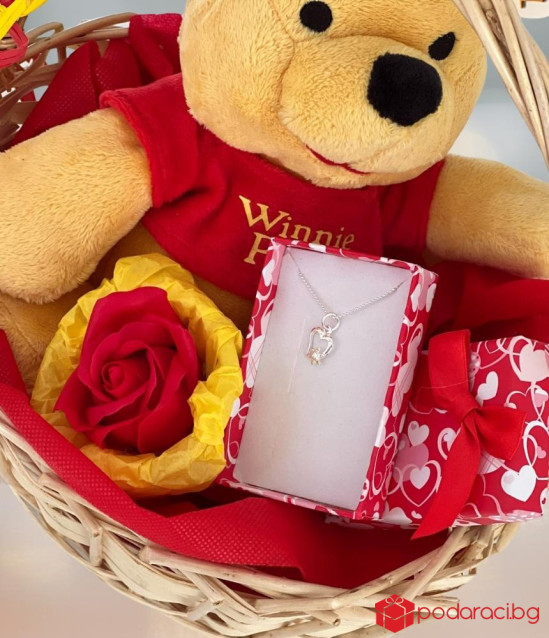 Подаръчна кошница Мечо Пух