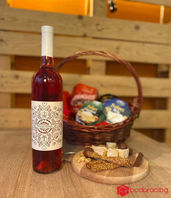 Подаръчна кошница Трастена с малиново розе