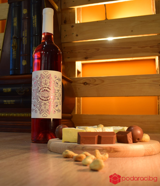 Подаръчна кошница Трастена с малиново розе