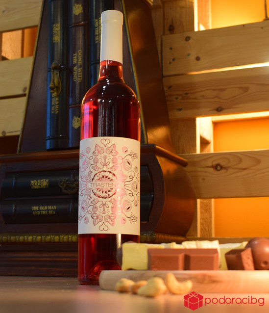 Подаръчна кошница Трастена с малиново розе