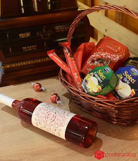 Подаръчна кошница Трастена с малиново розе